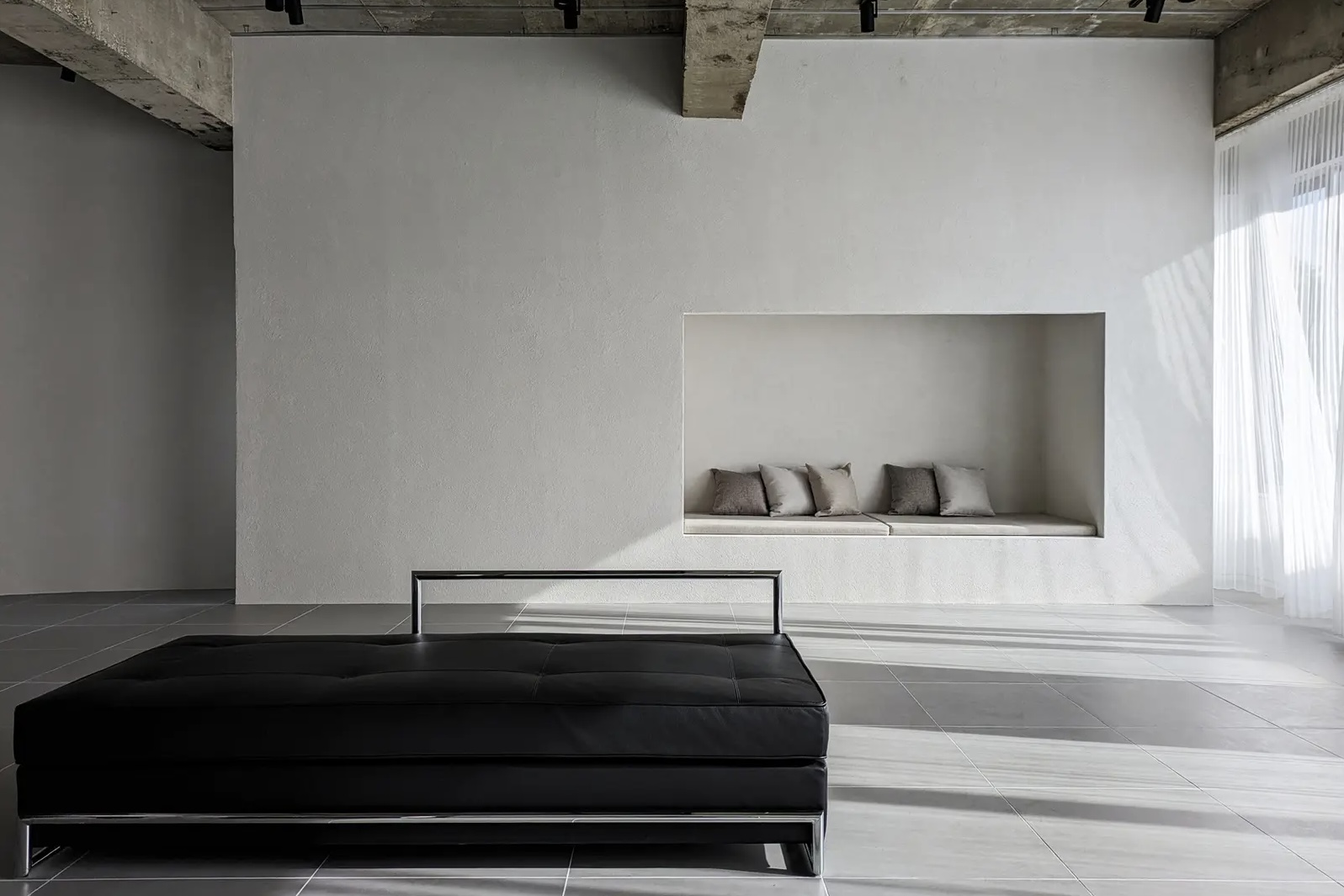 052 STUDIO
